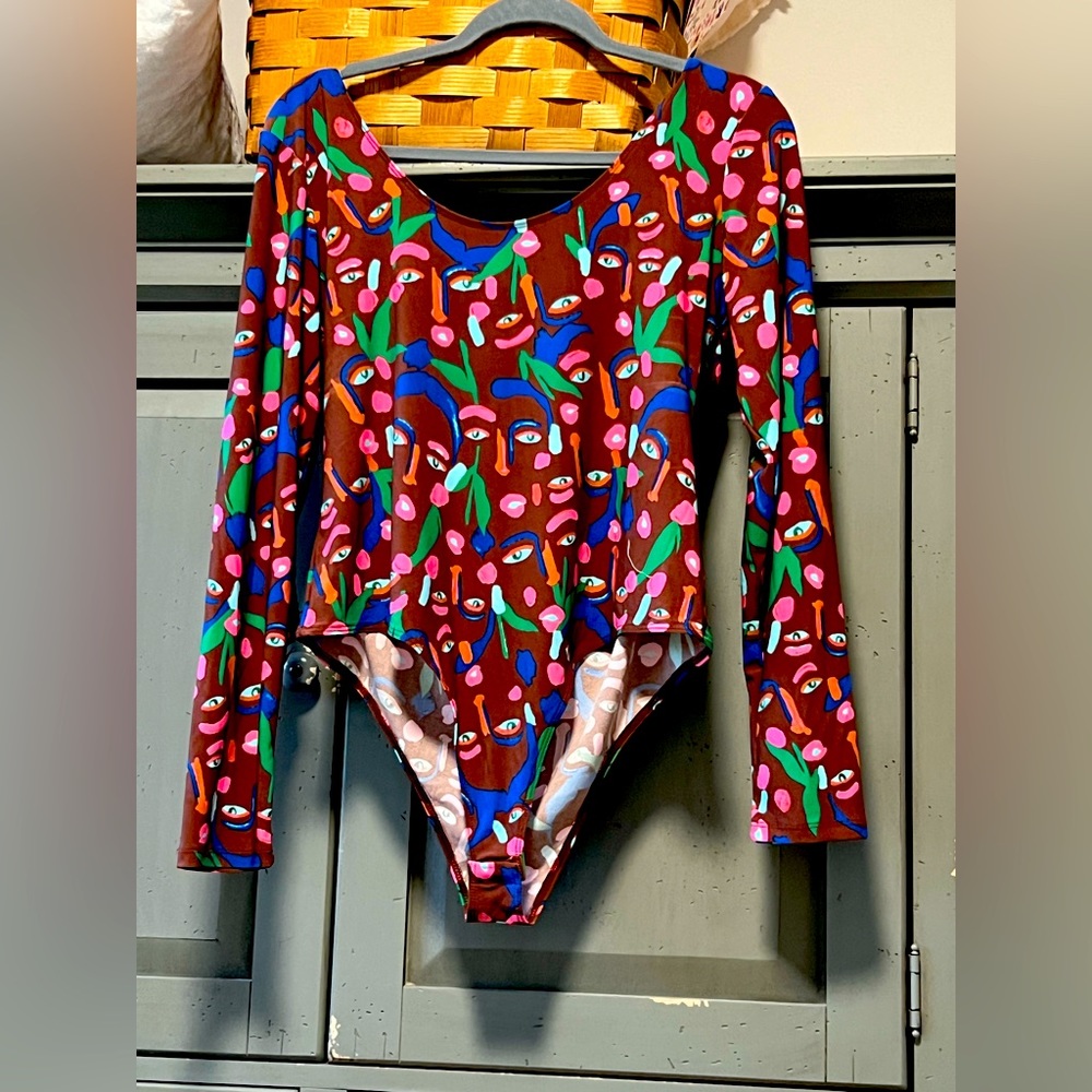 Gorgeous Nordstrom bossy suit. Like new. Never worn. Amazingly cool pattern.